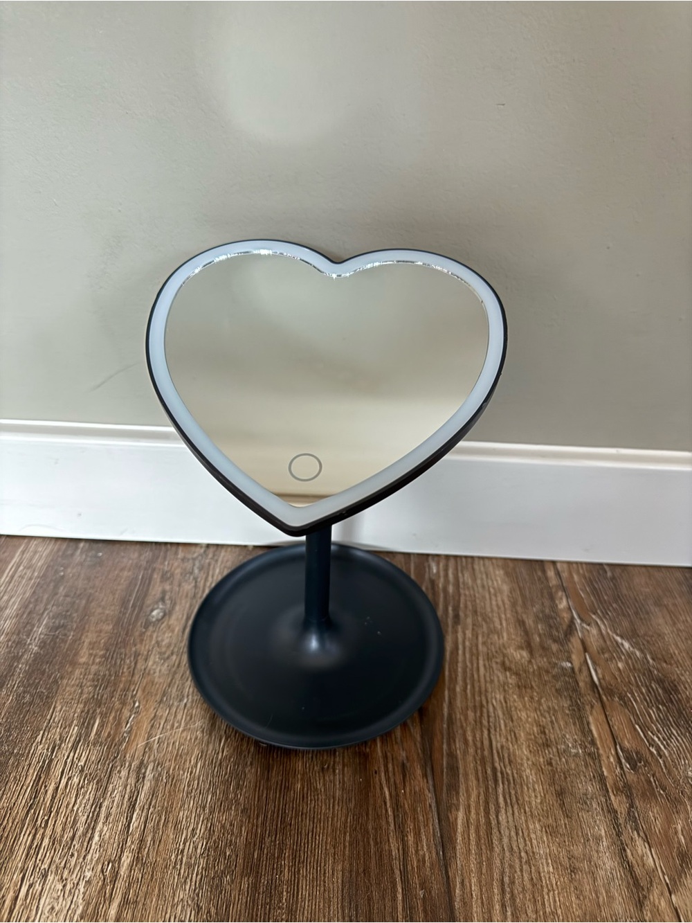 ✨Heart-Shaped LED Vanity Mirror in Black
